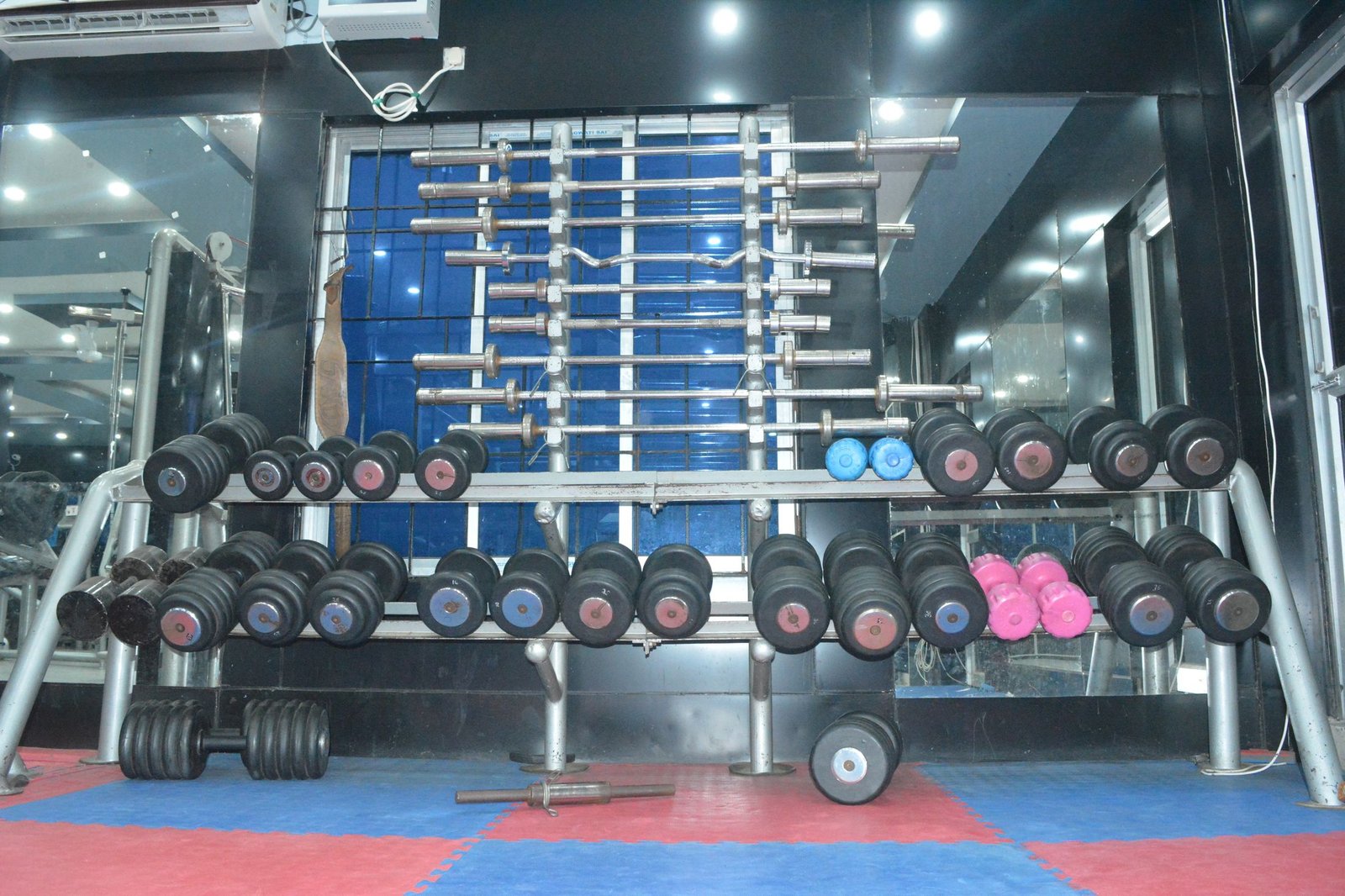 Free weights wall